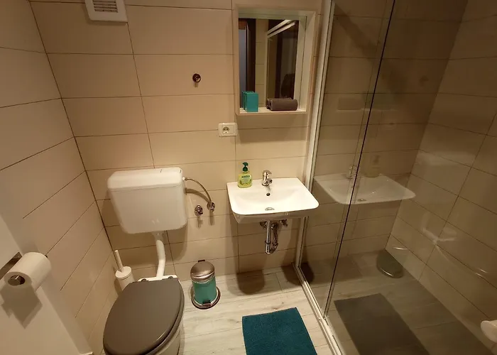 Tiptop & Outdoor Activities * בובק